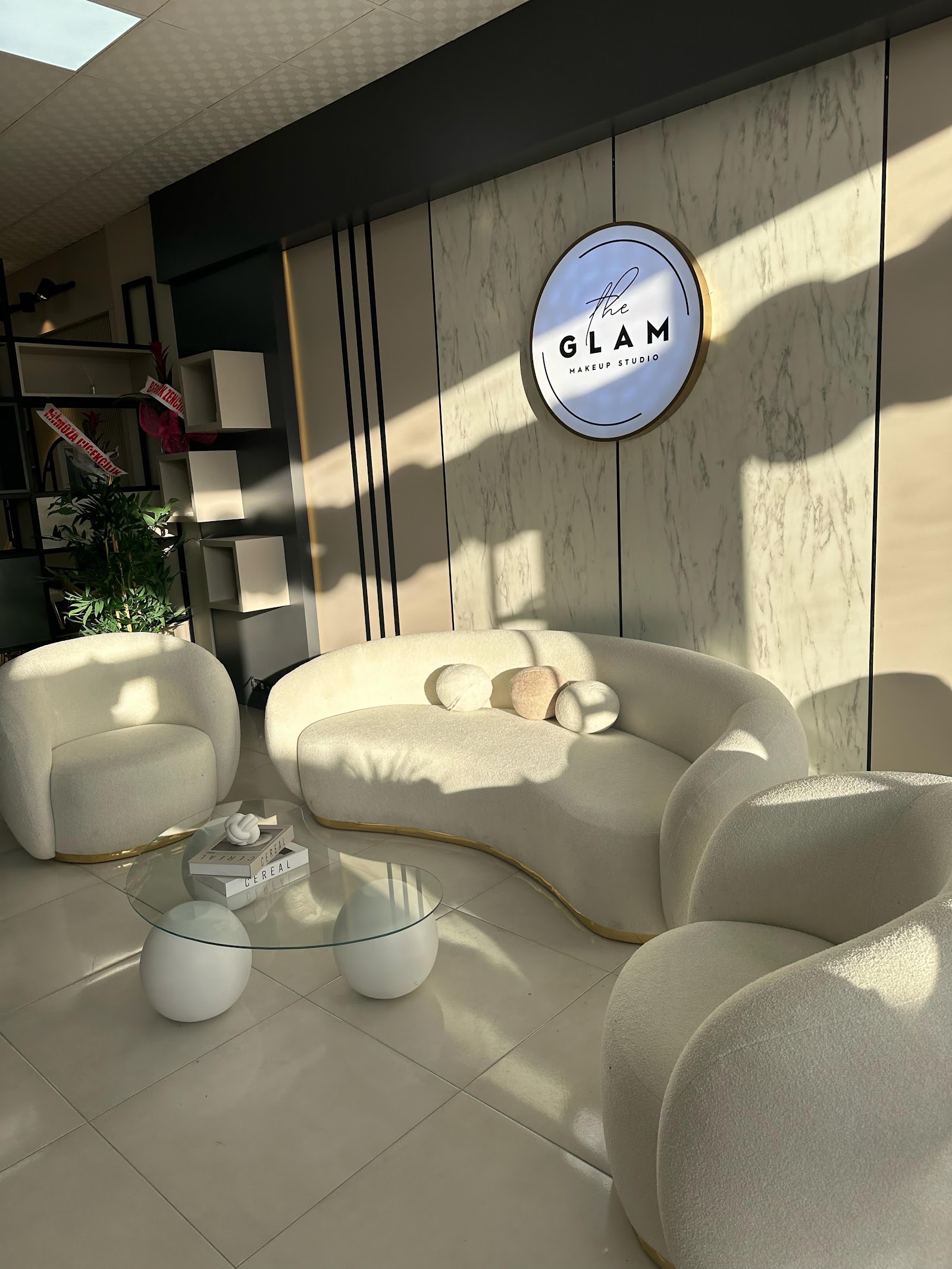 GLAM MAKEUP STUDİO